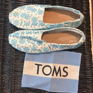 Toms shoes